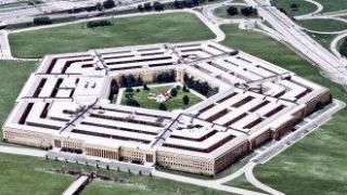 Десетки репортери напуснаха Пентагона в знак на протест срещу нови ограничения за работата им